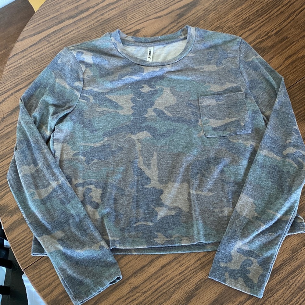 Brand is tresics! Size Medium! Color is Camouflage!